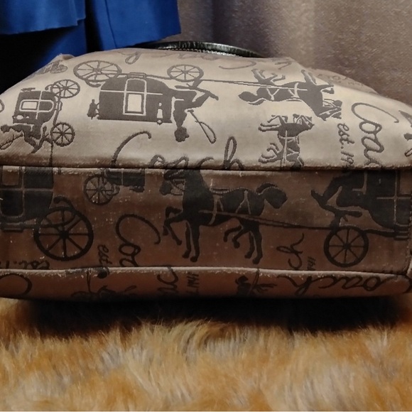 Coach Horse & Carriage Print Tote | Style F15457 - Picture 9 of 11